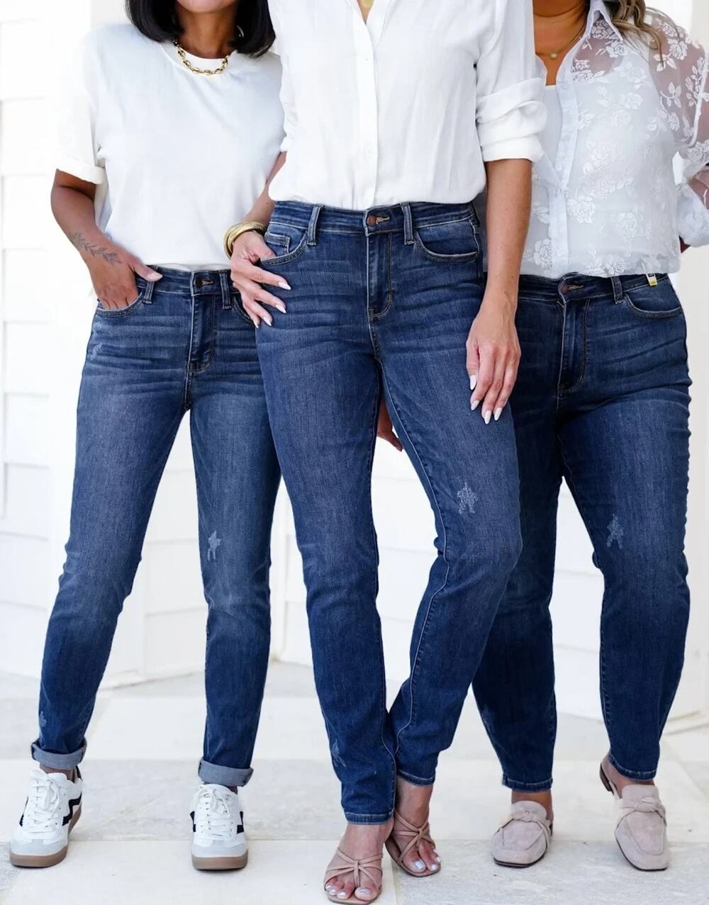 NWT JUDY BLUE 16W Mid Rise Dark Wash Relaxed Fit Jeans SHORT Mild Distressing